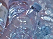Masalah Limbah Plastik Pabrik AMDK: Bagaimana Cara Mengatasinya?